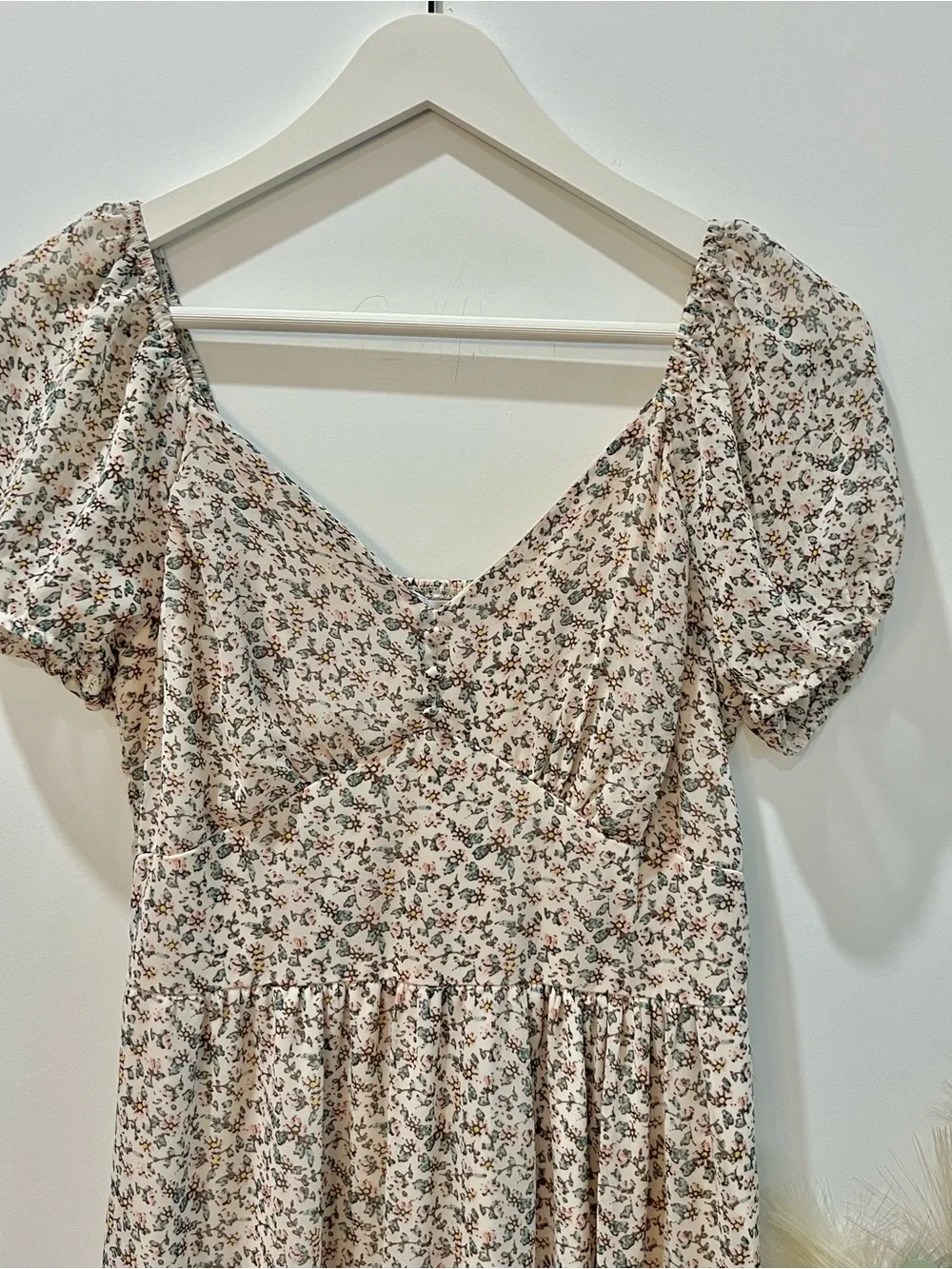 Mimi Chica Cream Floral Puff-Sleeve Midi Dress